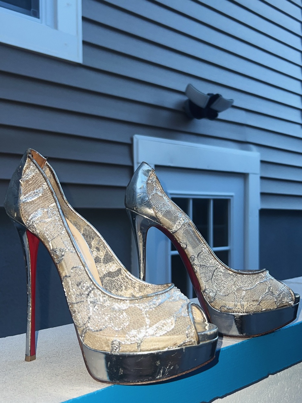 Christian Louboutin 
Rete Dentelle Lurex Very Lace 120 Pumps Size 41 Silver.